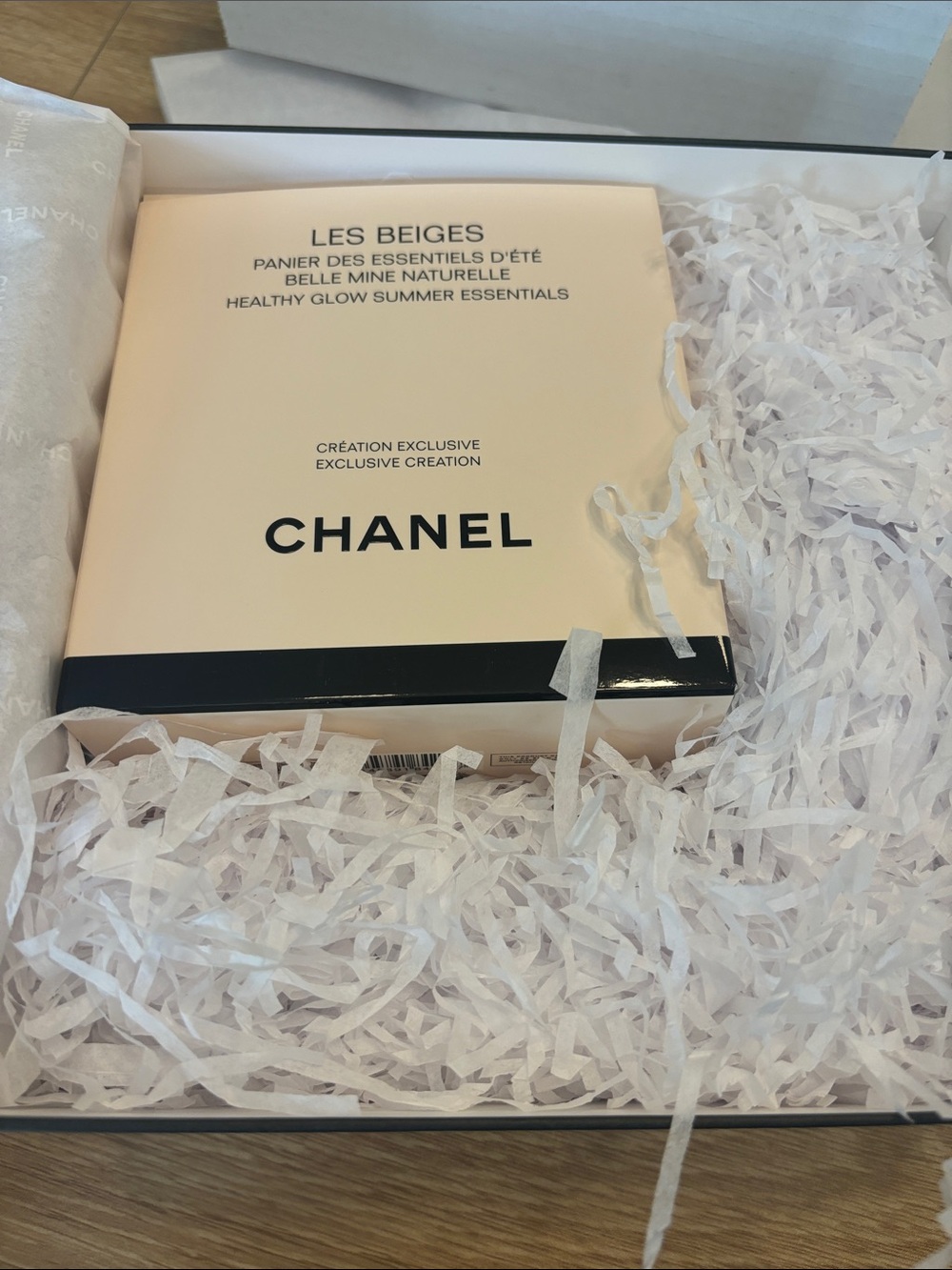 CHANEL Makeup Les beiges Set with Straw Cosmetic Case — Beige & Black - Picture 2 of 6